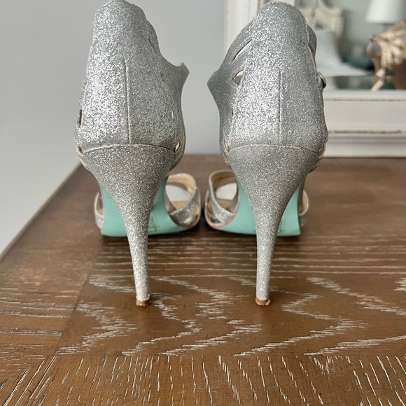 Betsy Johnson silver sparkle heels - Picture 2 of 3